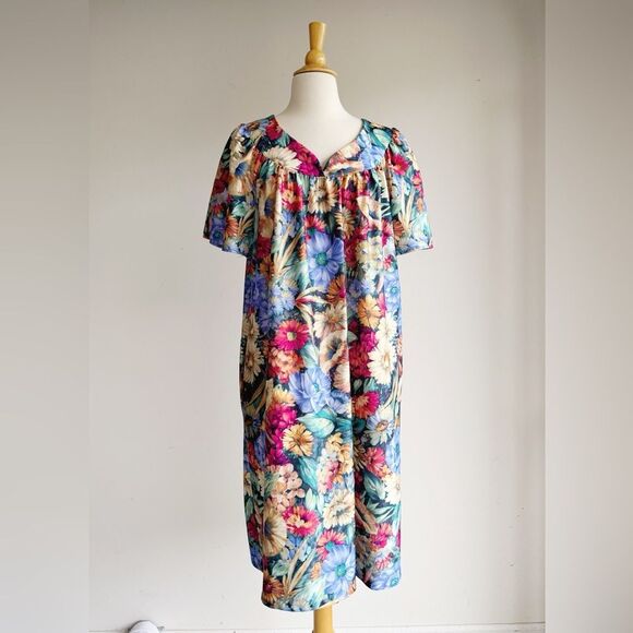 VINTAGE Just For Women Floral Muumuu Best Fit S-L - Picture 2 of 13